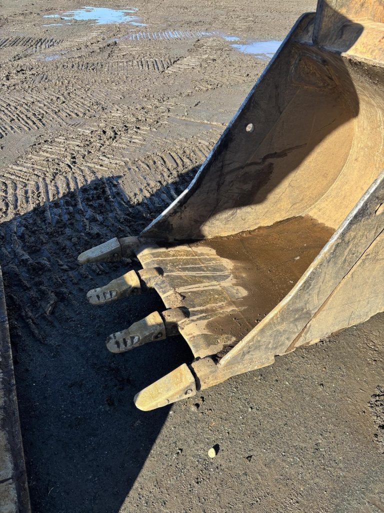 CAT excavator bucket